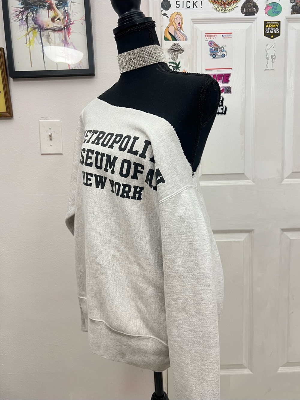 Metropolitan Museum of Art Off-the-Shoulder Sweatshirt (Minor Stains on Cuffs) - Picture 7 of 10